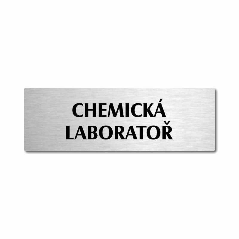 Chemická laboratoř, stříbrná popiska na dveře